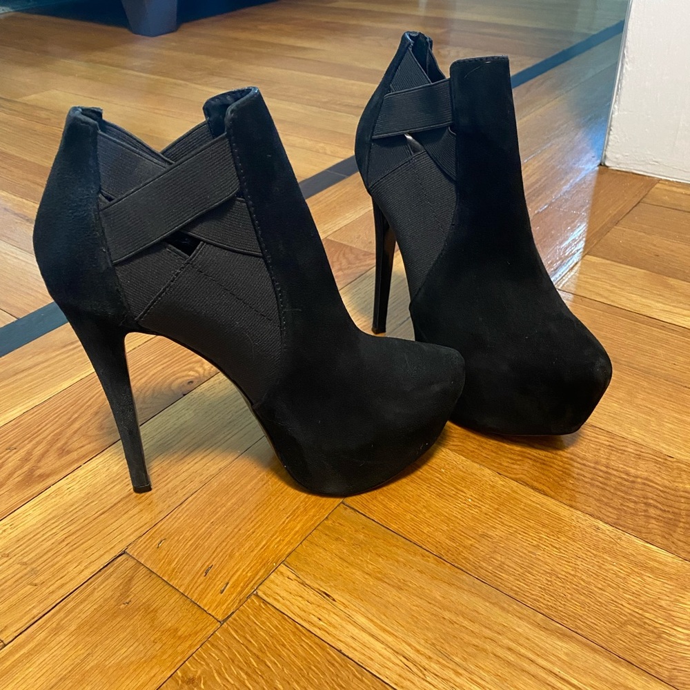 Steve Madden suede heels